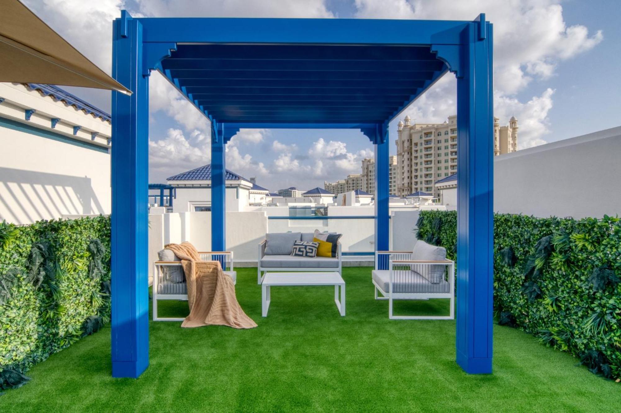 Stunning Palm With Rooftop Garden, Style Pool And By Exclusive Homes