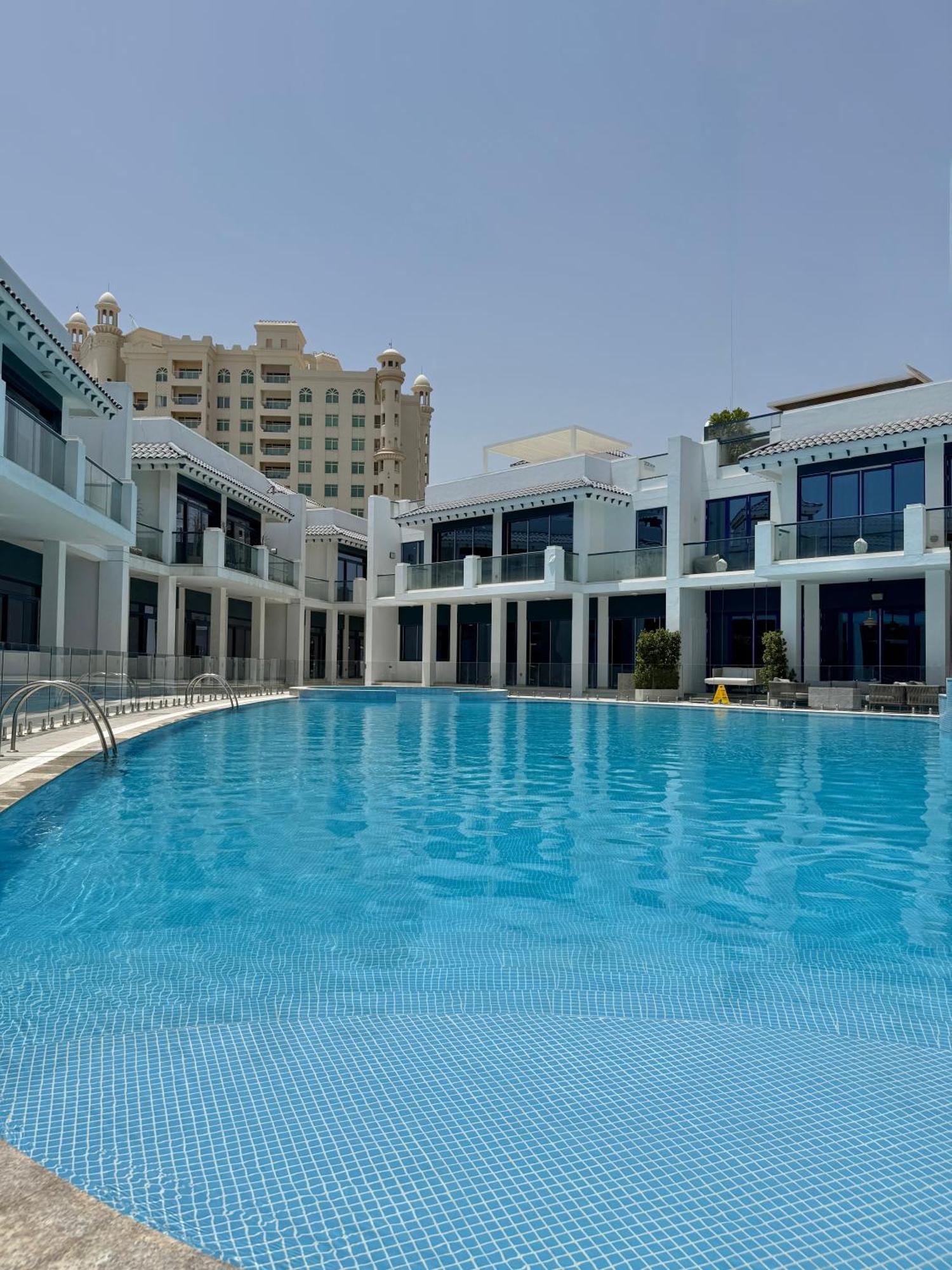 Stunning Palm With Rooftop Garden, Style Pool And By Exclusive Homes